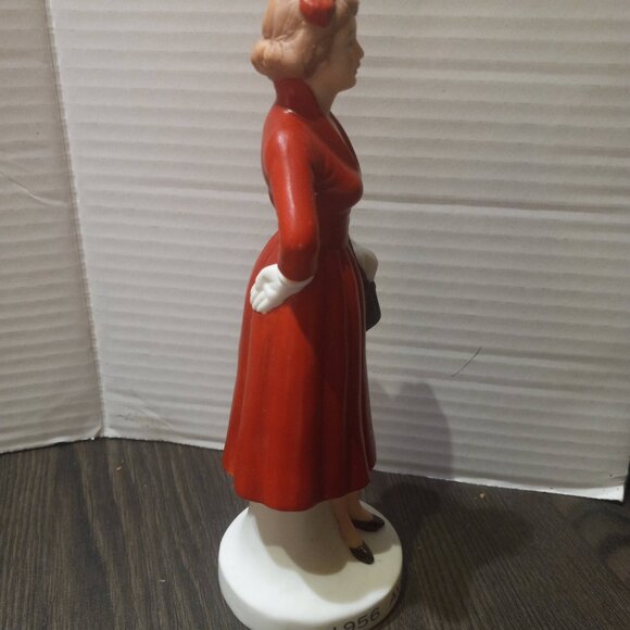1956 Avon Lady 1980s 11th Annual Bottle Club Figurine - Picture 6 of 9